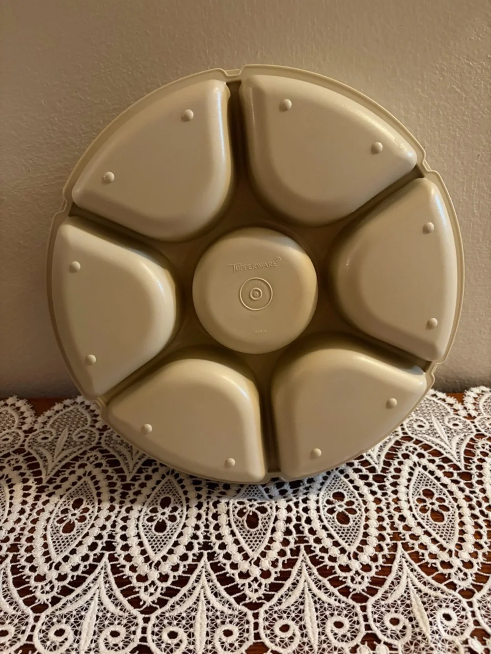 Tupperware Veggie Tray - Picture 3 of 3